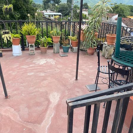 Hotel Posada Gutierrez Антигуа-Гватемала Экстерьер фото