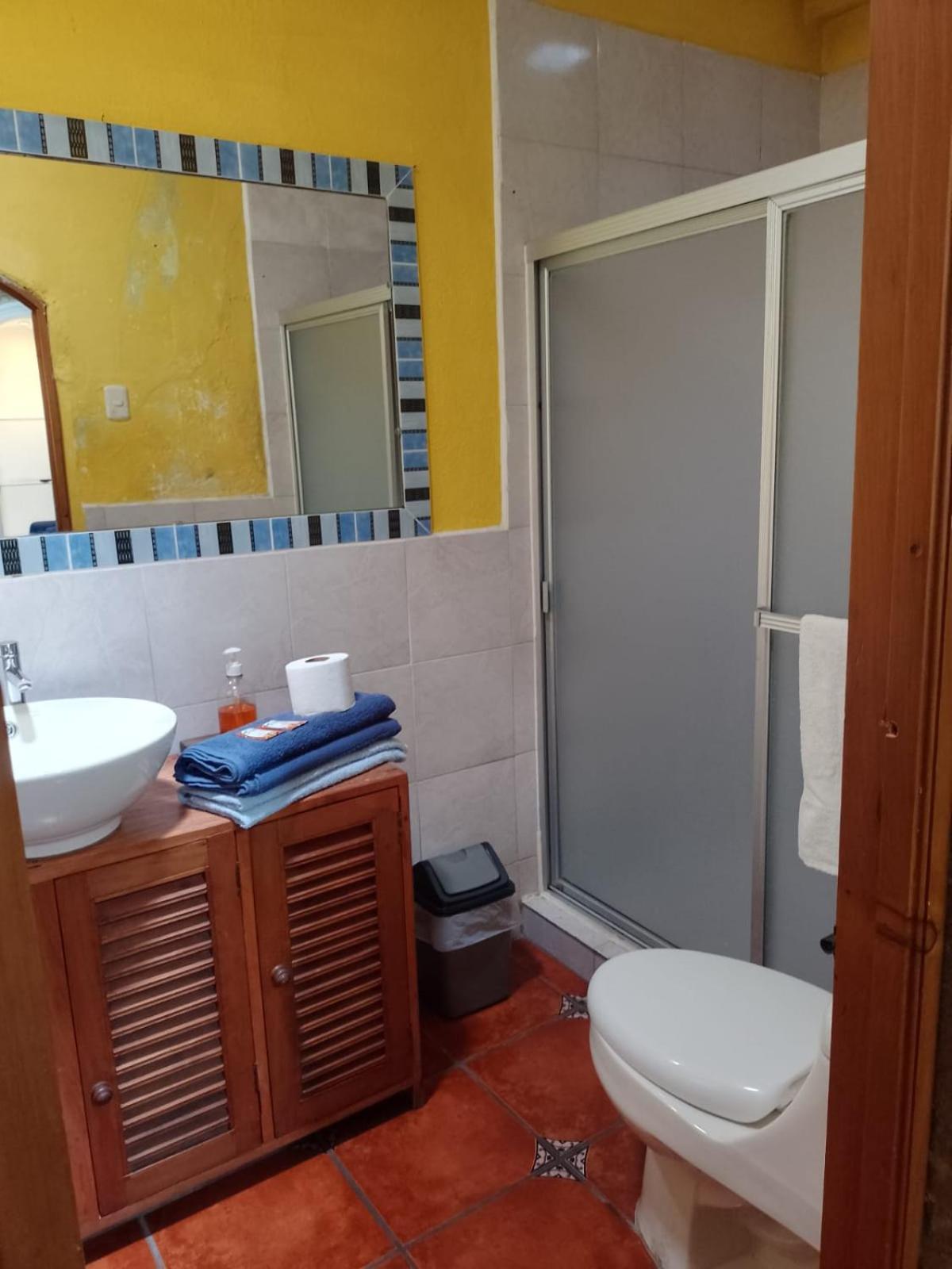 Hotel Posada Gutierrez Антигуа-Гватемала Экстерьер фото