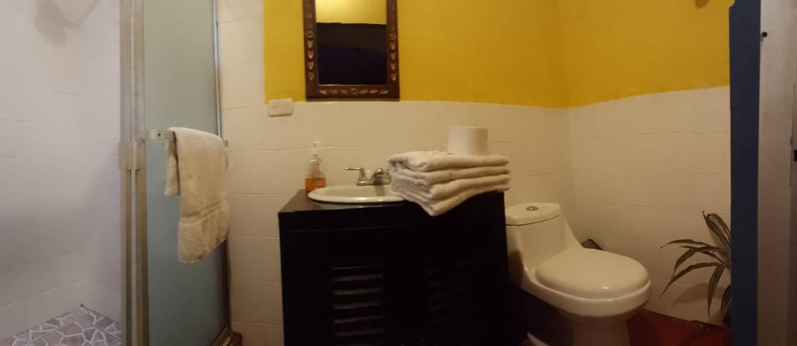 Hotel Posada Gutierrez Антигуа-Гватемала Экстерьер фото
