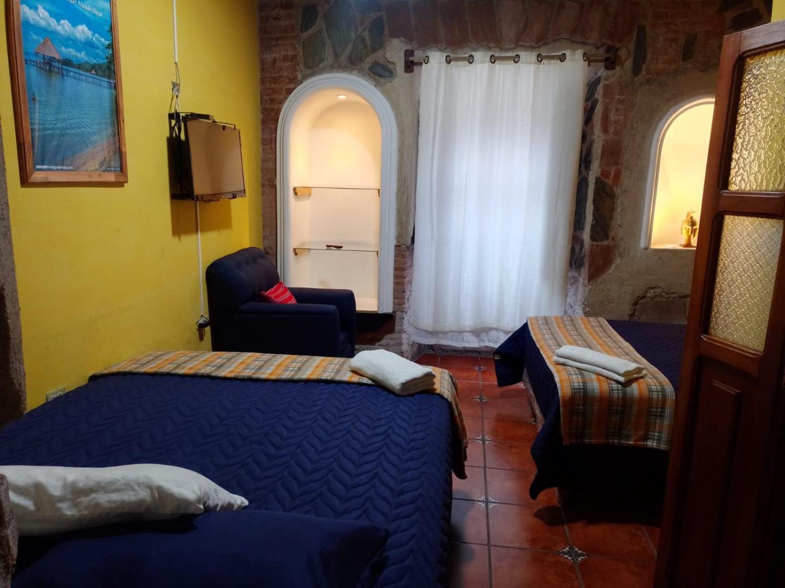 Hotel Posada Gutierrez Антигуа-Гватемала Экстерьер фото