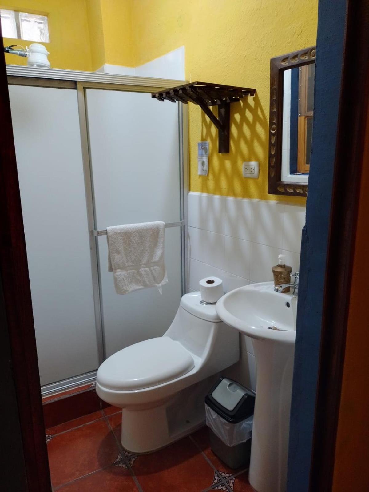 Hotel Posada Gutierrez Антигуа-Гватемала Экстерьер фото