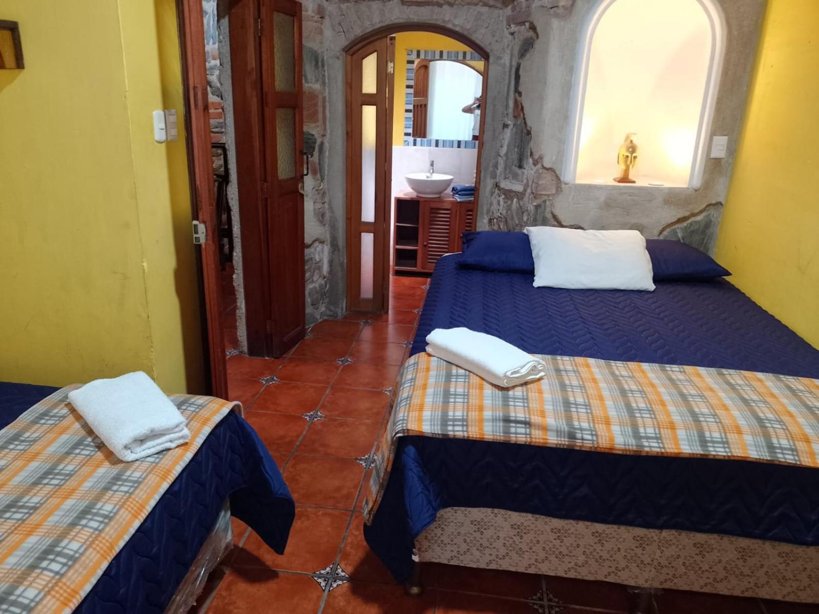 Hotel Posada Gutierrez Антигуа-Гватемала Экстерьер фото
