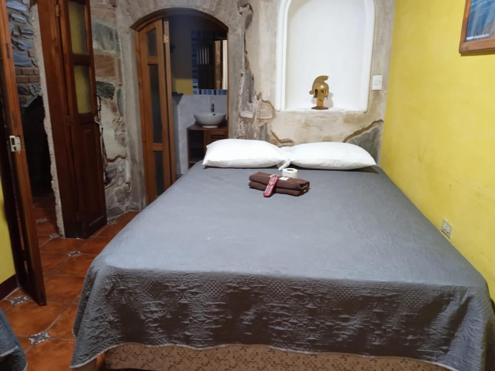 Hotel Posada Gutierrez Антигуа-Гватемала Экстерьер фото