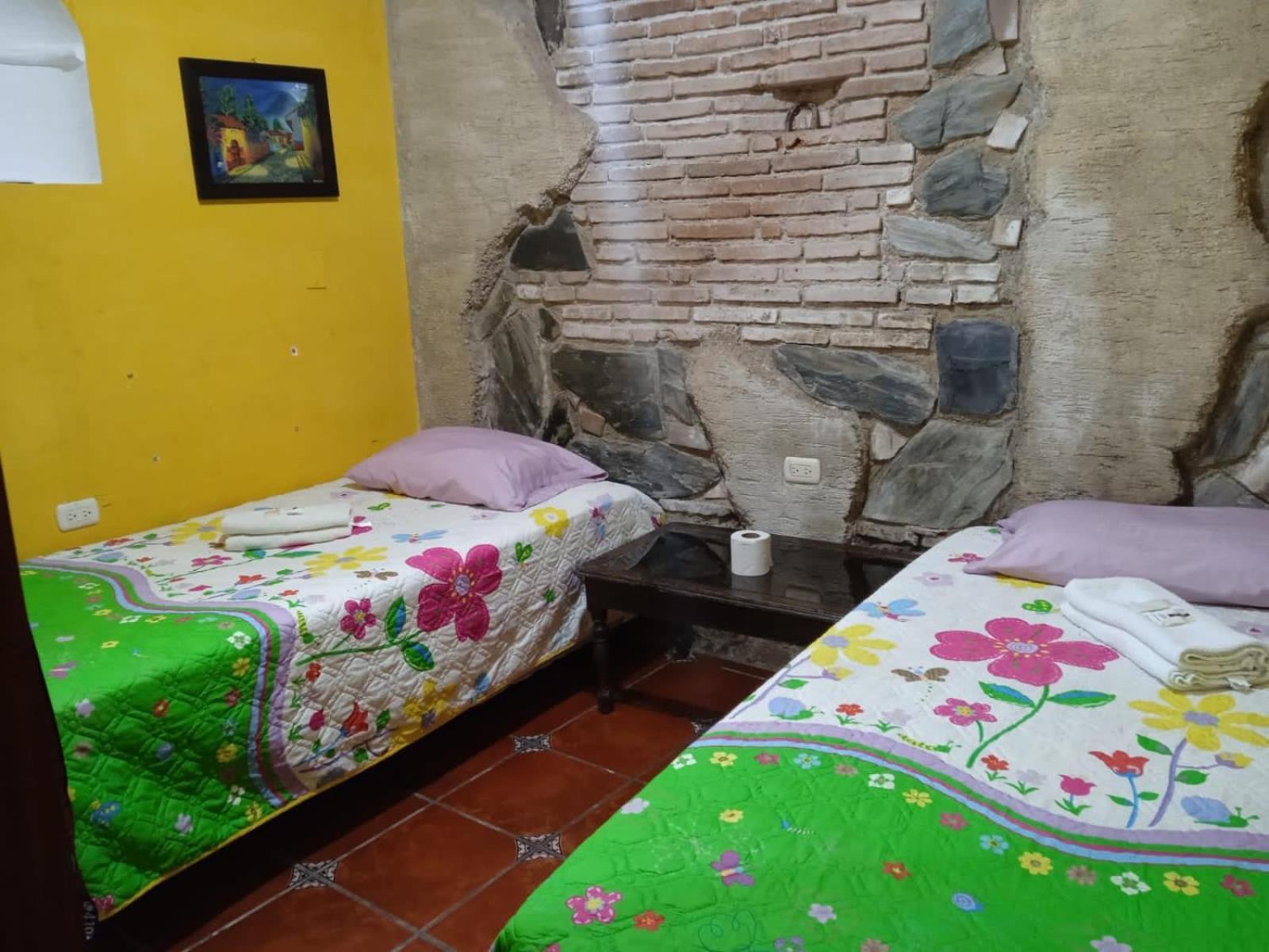Hotel Posada Gutierrez Антигуа-Гватемала Экстерьер фото