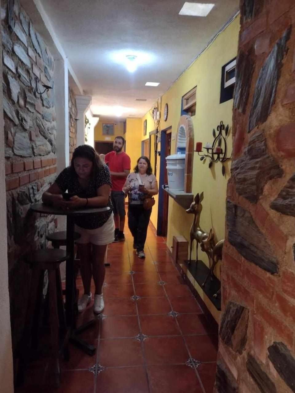 Hotel Posada Gutierrez Антигуа-Гватемала Экстерьер фото